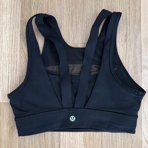 Lululemon black sports bra size 4. Preowned & great condition.